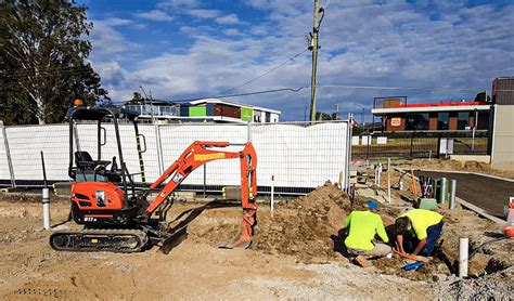 mini excavator hire sunshine coast|diggermate caloundra.